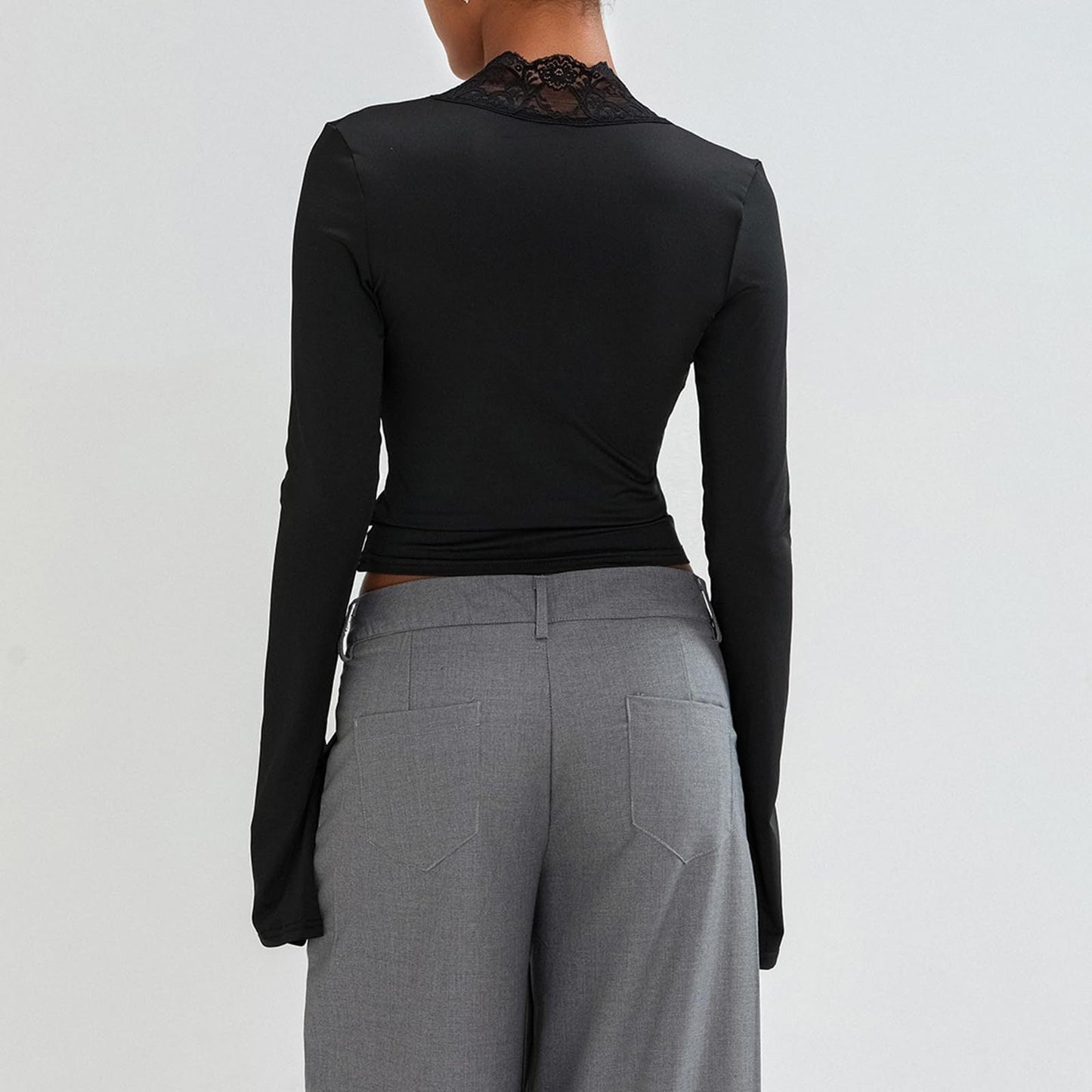 Schlankes T-Shirt mit V - Ausschnitt Spitze Trompetenärmel Top Damen - NDY